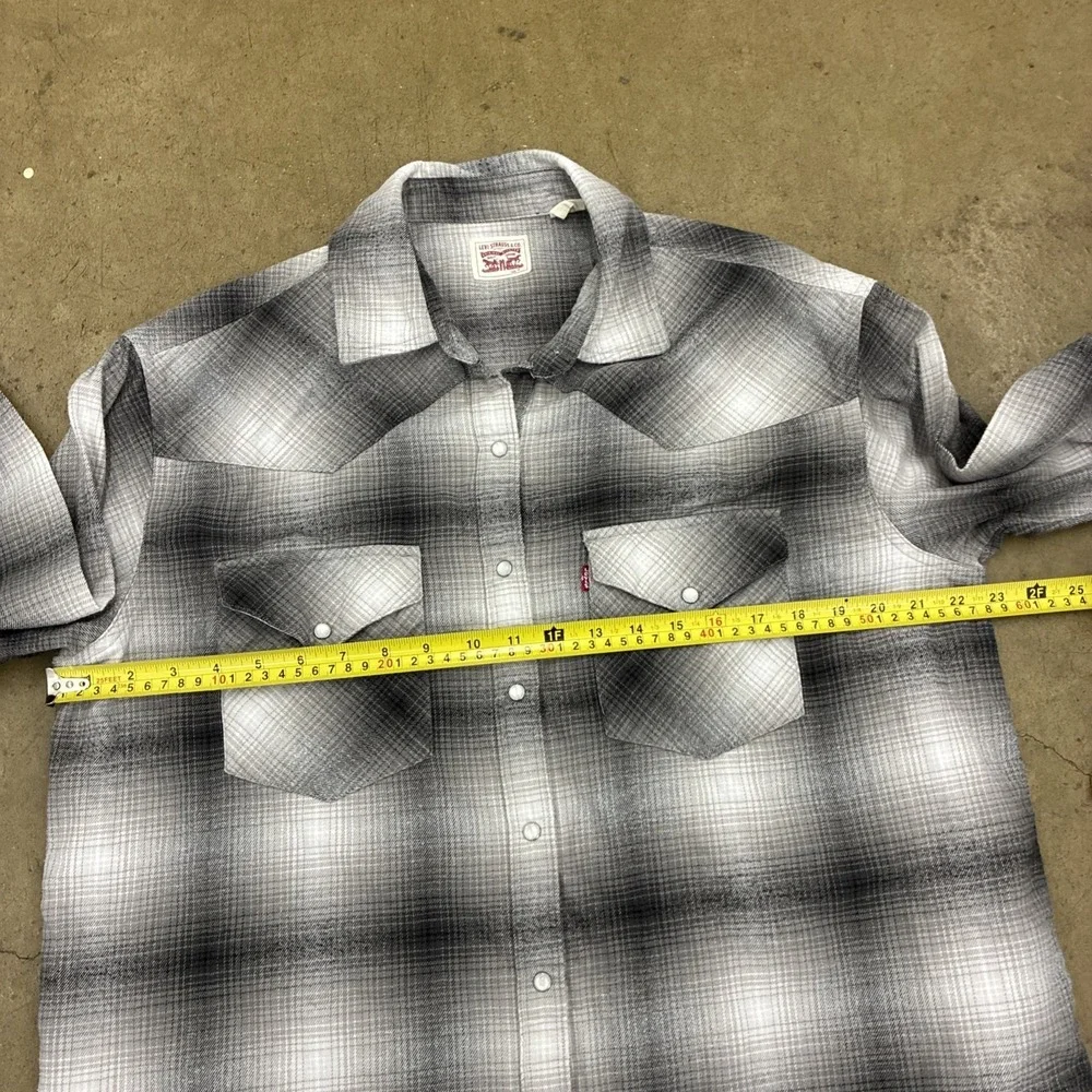 Levis Men's Shadow Plaid Check Flannel Western Shirt - Size M (relaxed fit)